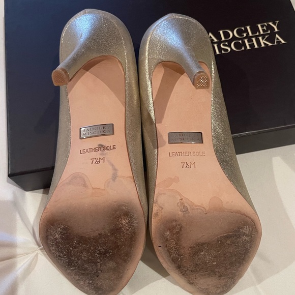 BADGLEY MISCHKA DAVIDA II GOLD SATIN SHOES SZ 71/2 - Picture 3 of 8